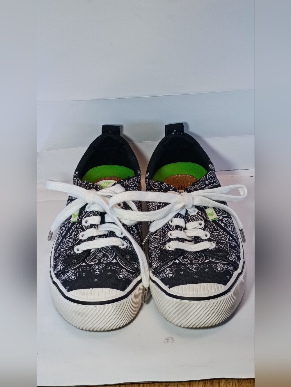 Cariuma OCA Low Canvas Shoes